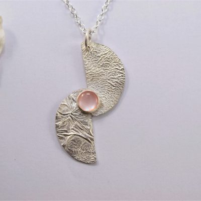 NP40. Reticulated half moons pendant with Mother of Pearl