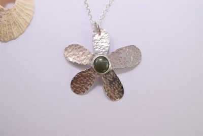 NP44. Hammered flower pendant with green moss agate stone