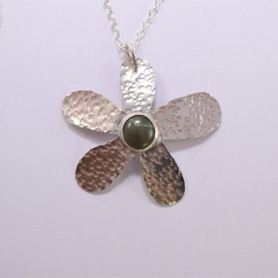 NP44. Hammered flower pendant with green moss agate stone