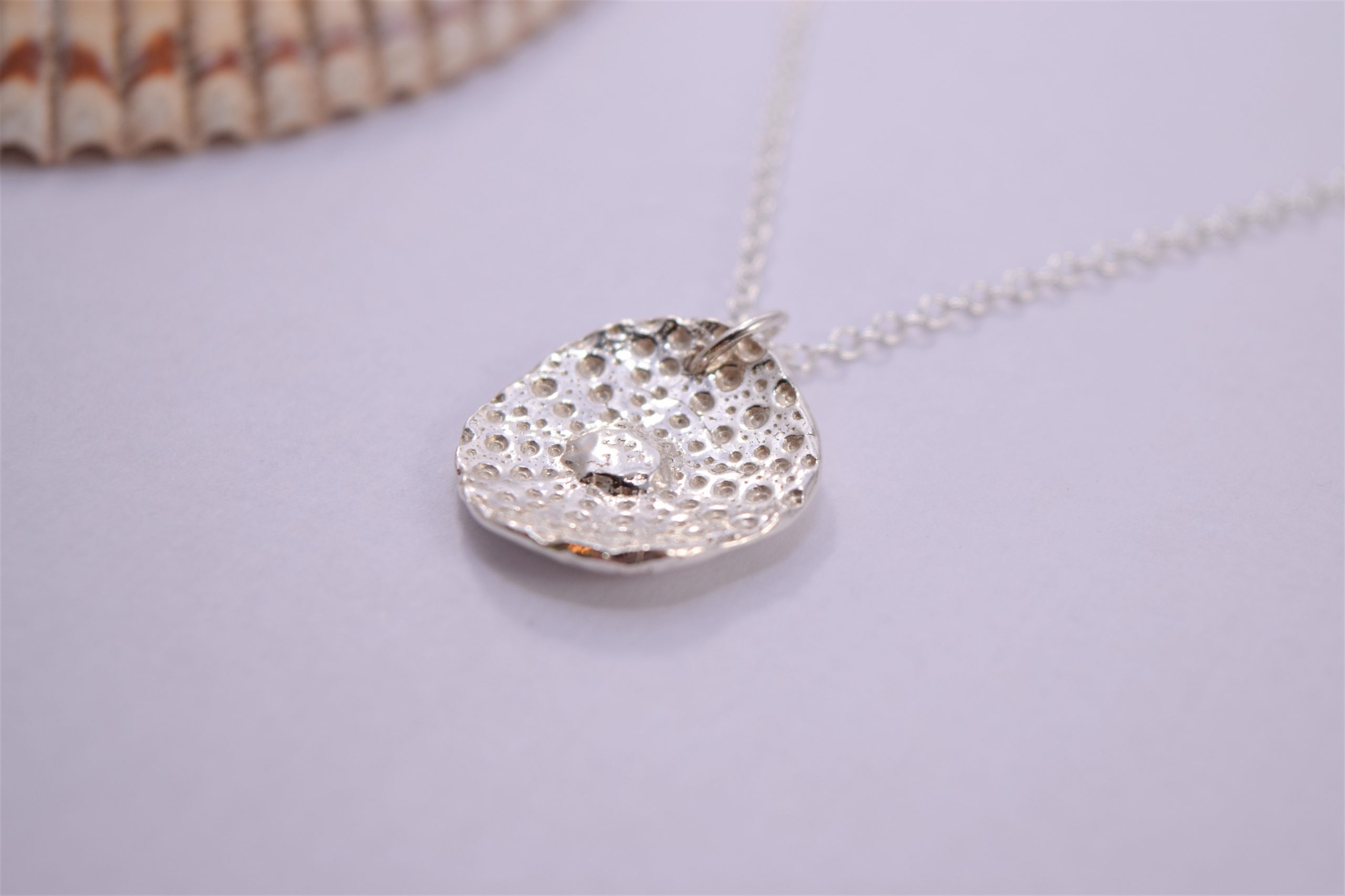 NP09. Fine silver shell pendant - Image 2