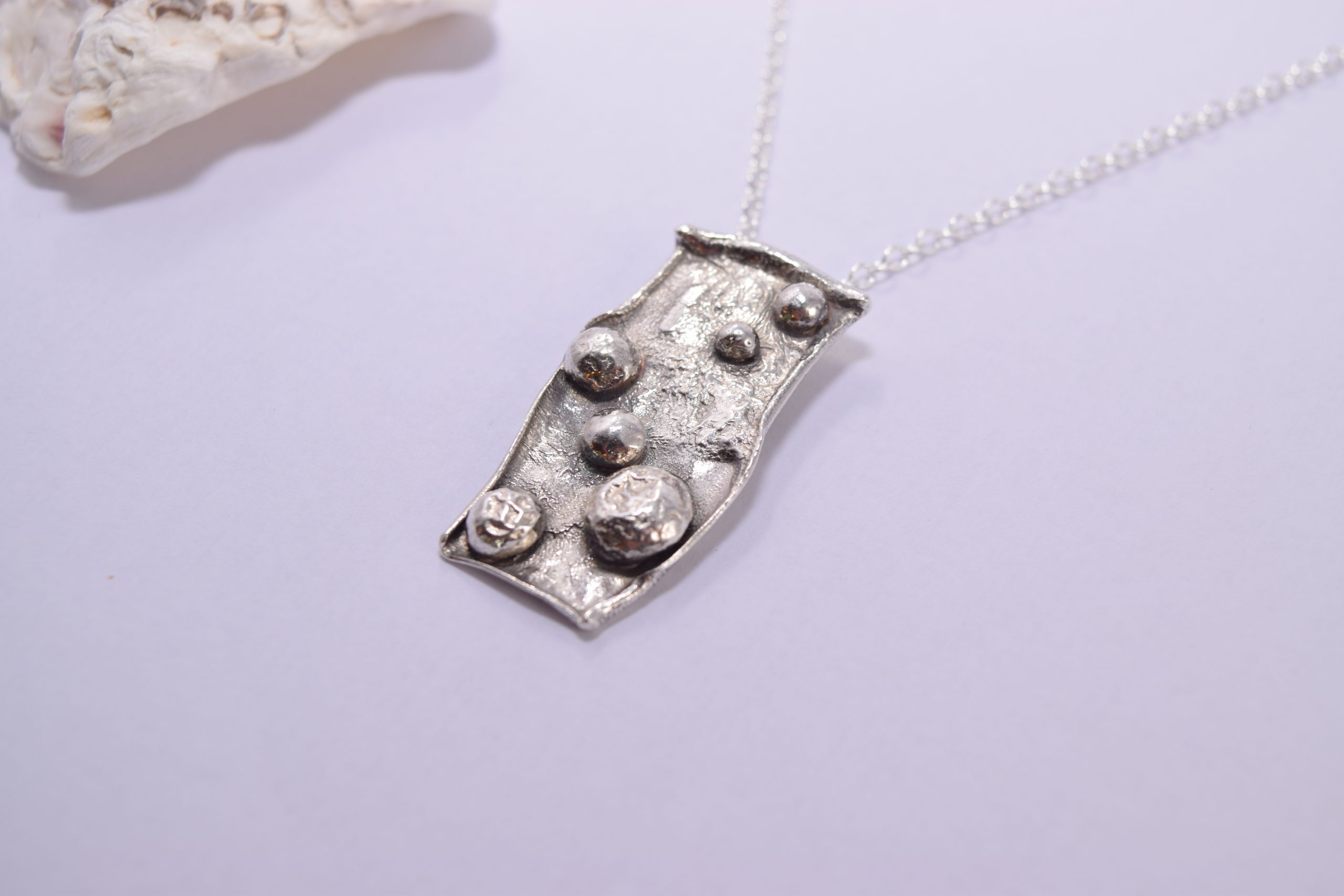 NP11. Reticulated oblong pendant - Image 2
