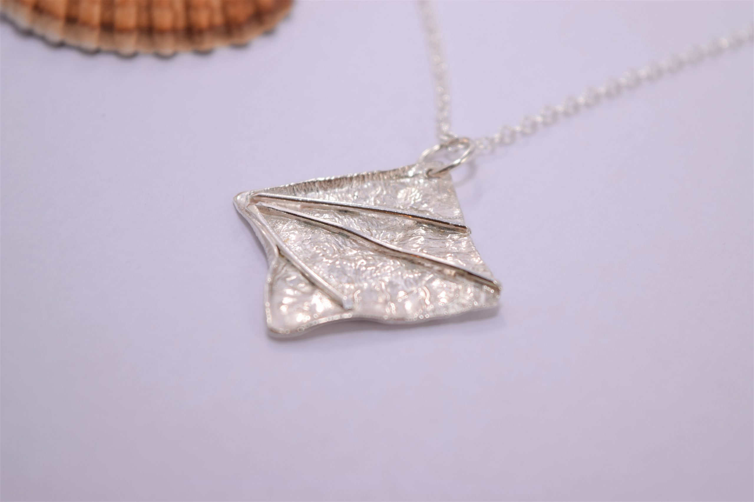 NP15. Reticulated abstract diamond shape pendant - Image 2