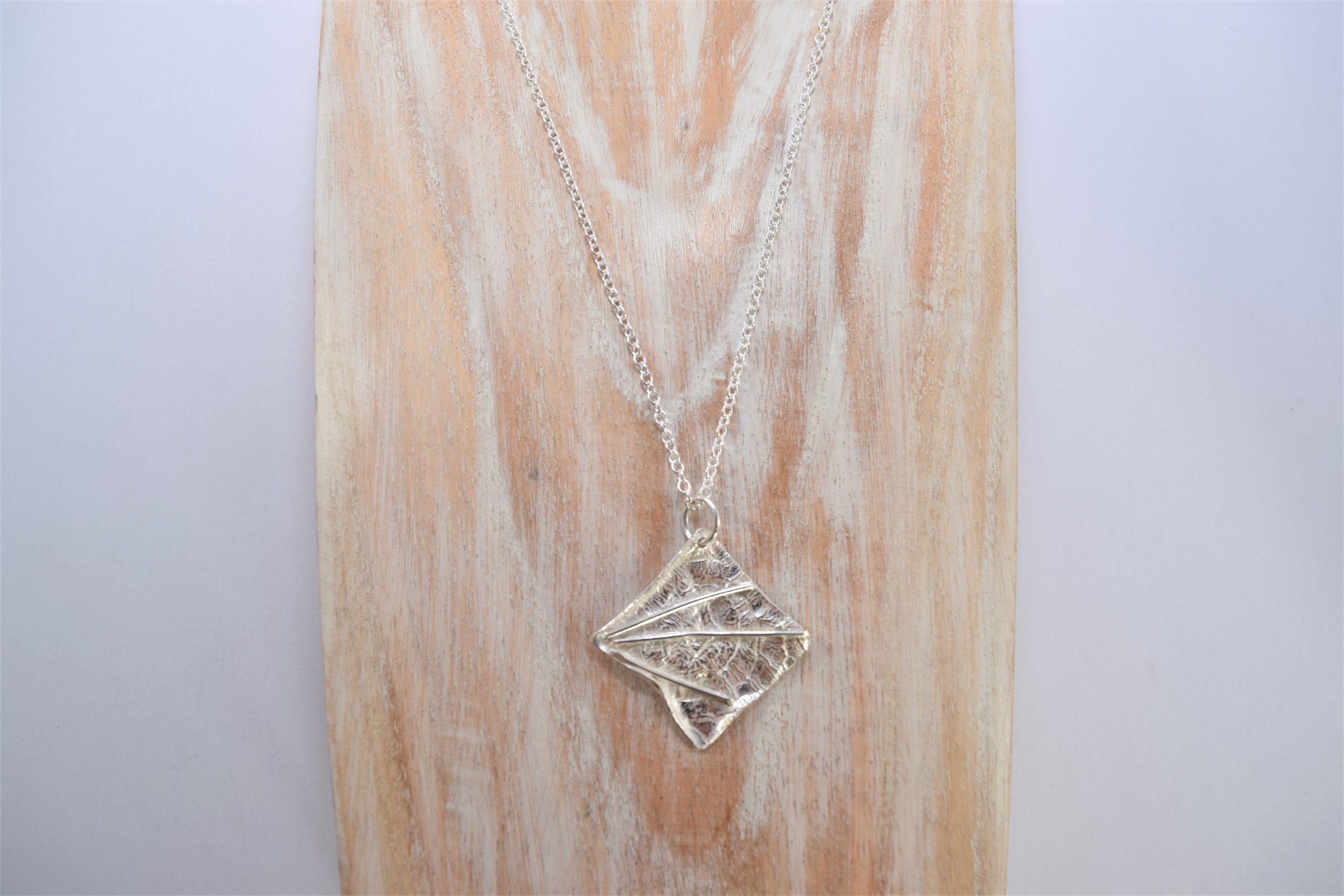 NP15. Reticulated abstract diamond shape pendant - Image 3