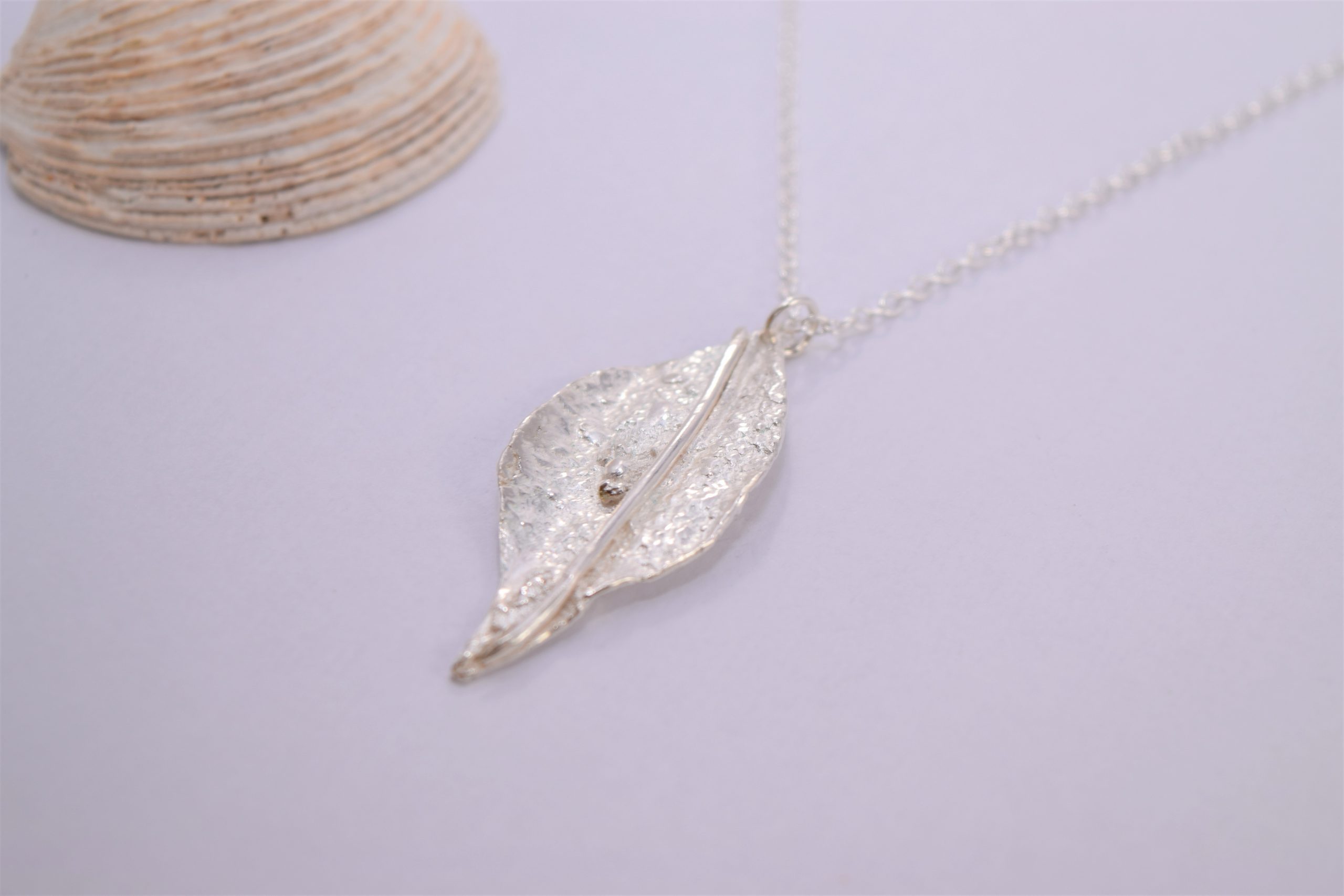 NP17. Reticulated silver leaf - Image 2
