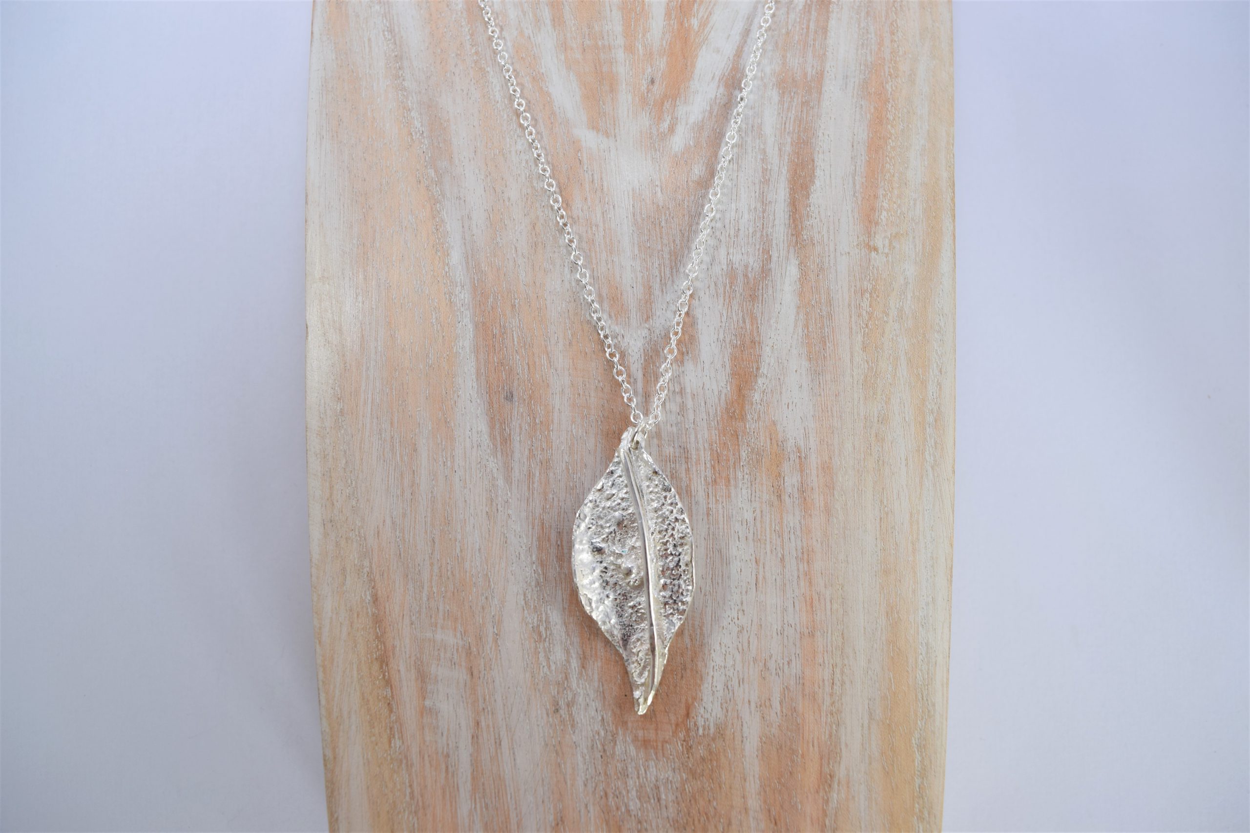 NP17. Reticulated silver leaf - Image 4