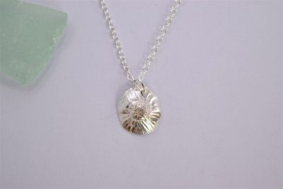 NP10. Silver daisy fine silver pendant