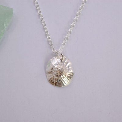 NP10. Silver daisy fine silver pendant