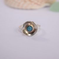R07. Silver flower ring with turquoise stone centre