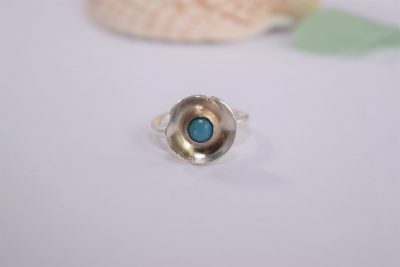 R07. Silver flower ring with turquoise stone centre