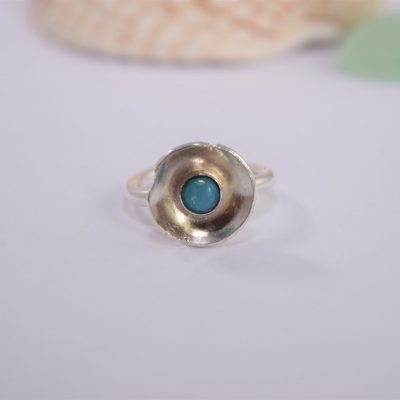 R07. Silver flower ring with turquoise stone centre