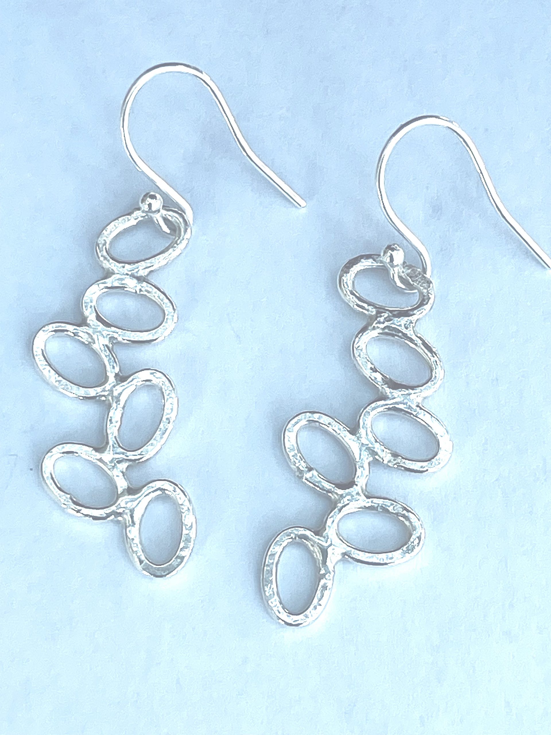 EA11. Stunning oval leaf drop earrings - Image 2