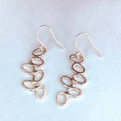 EA11. Stunning oval leaf drop earrings