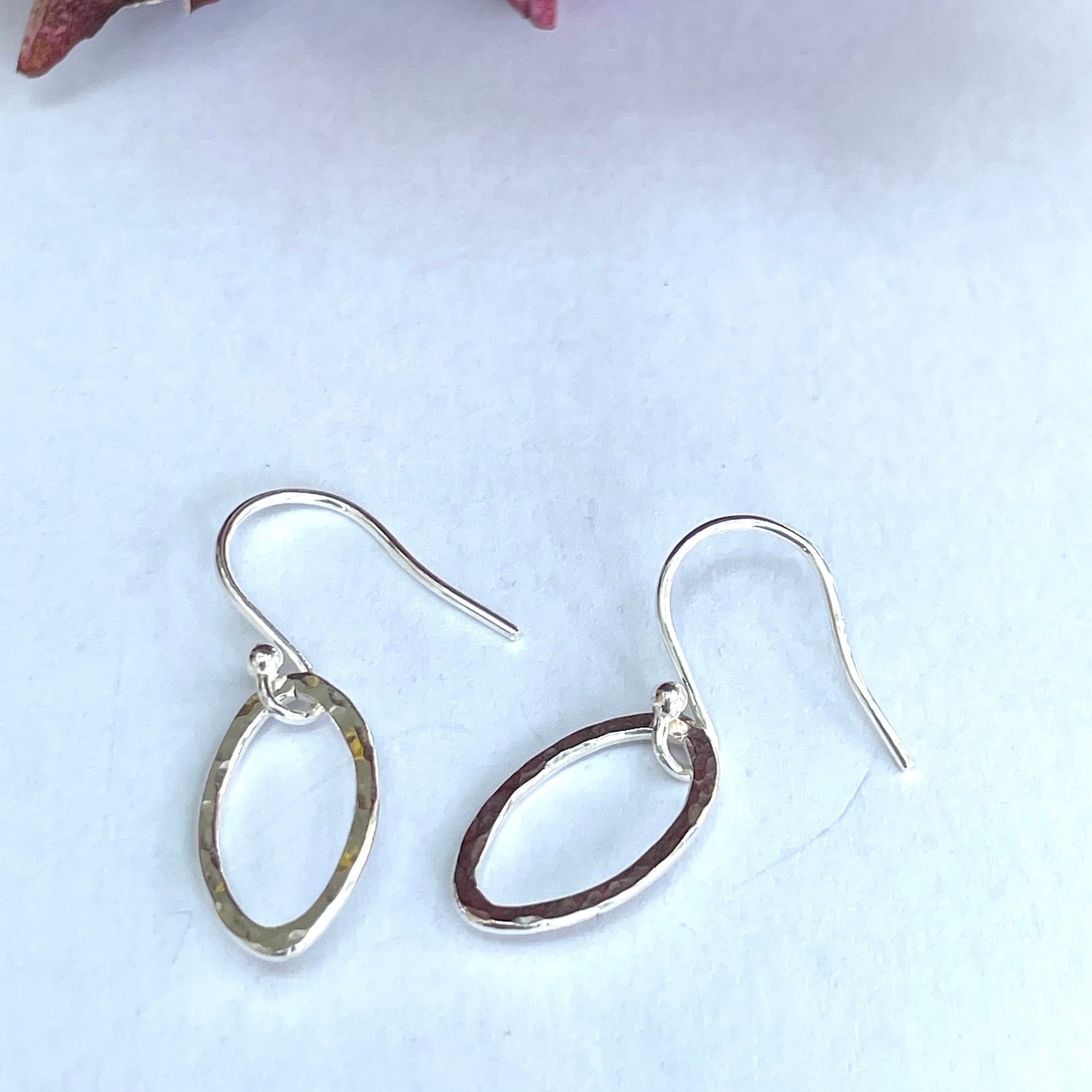 EA08. Simple teardrops