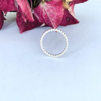 R03. A lovely silver balled wire ring