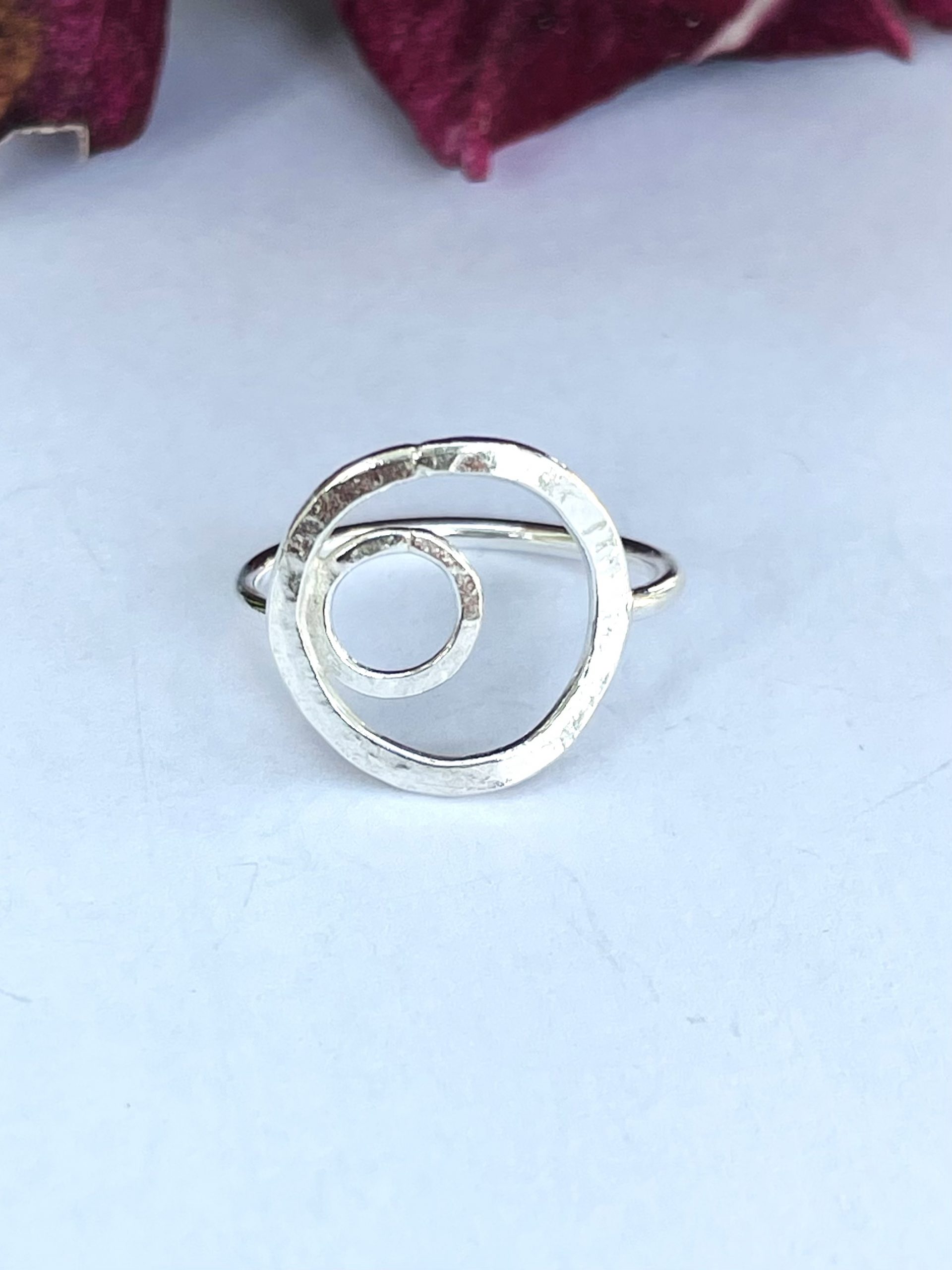 R04. A circle inside a circle ring - Image 2