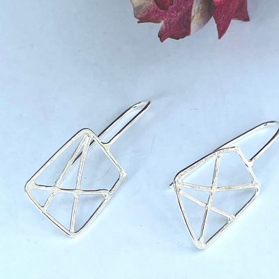 EA04. Silver wire abstract squares