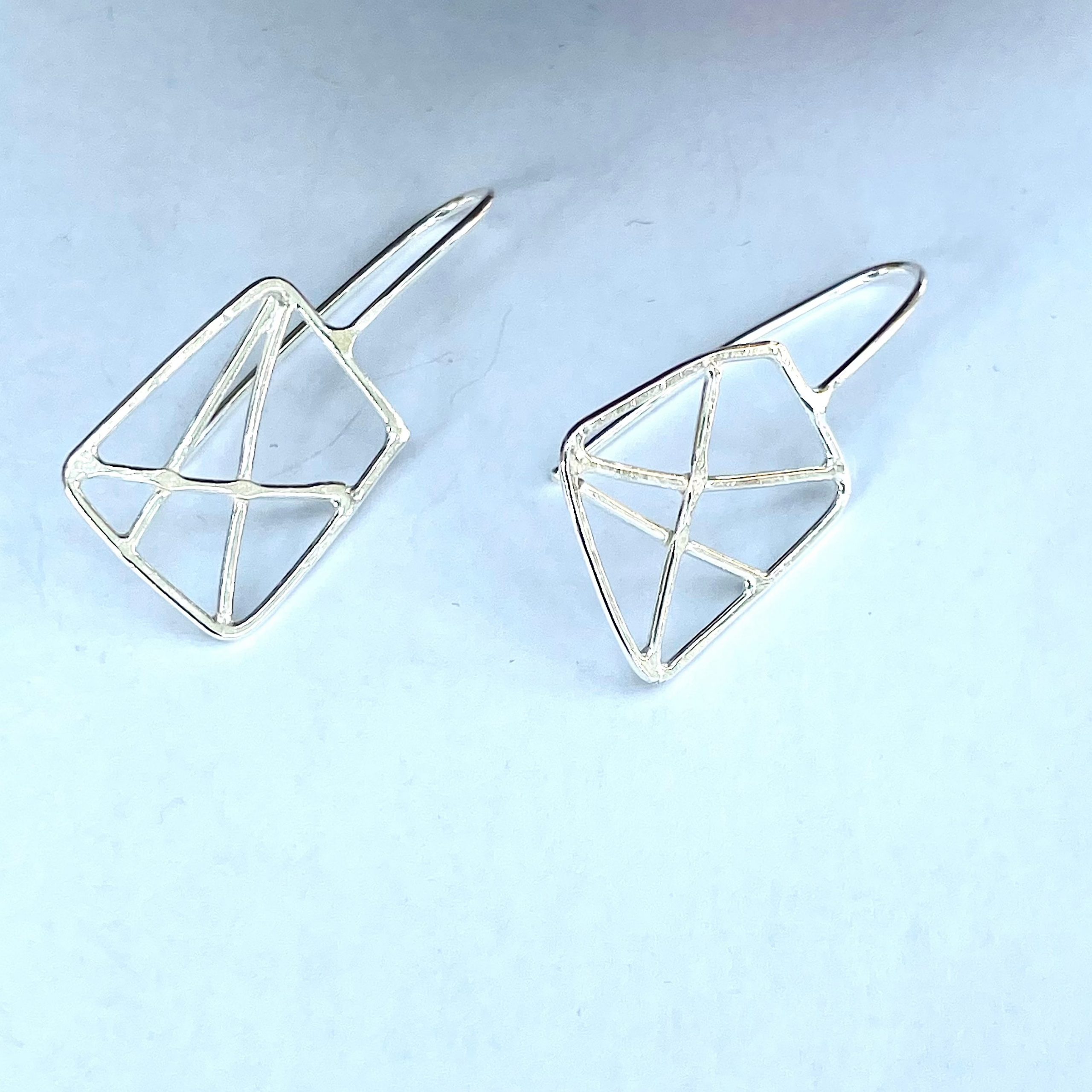 EA04. Silver wire abstract squares - Image 2