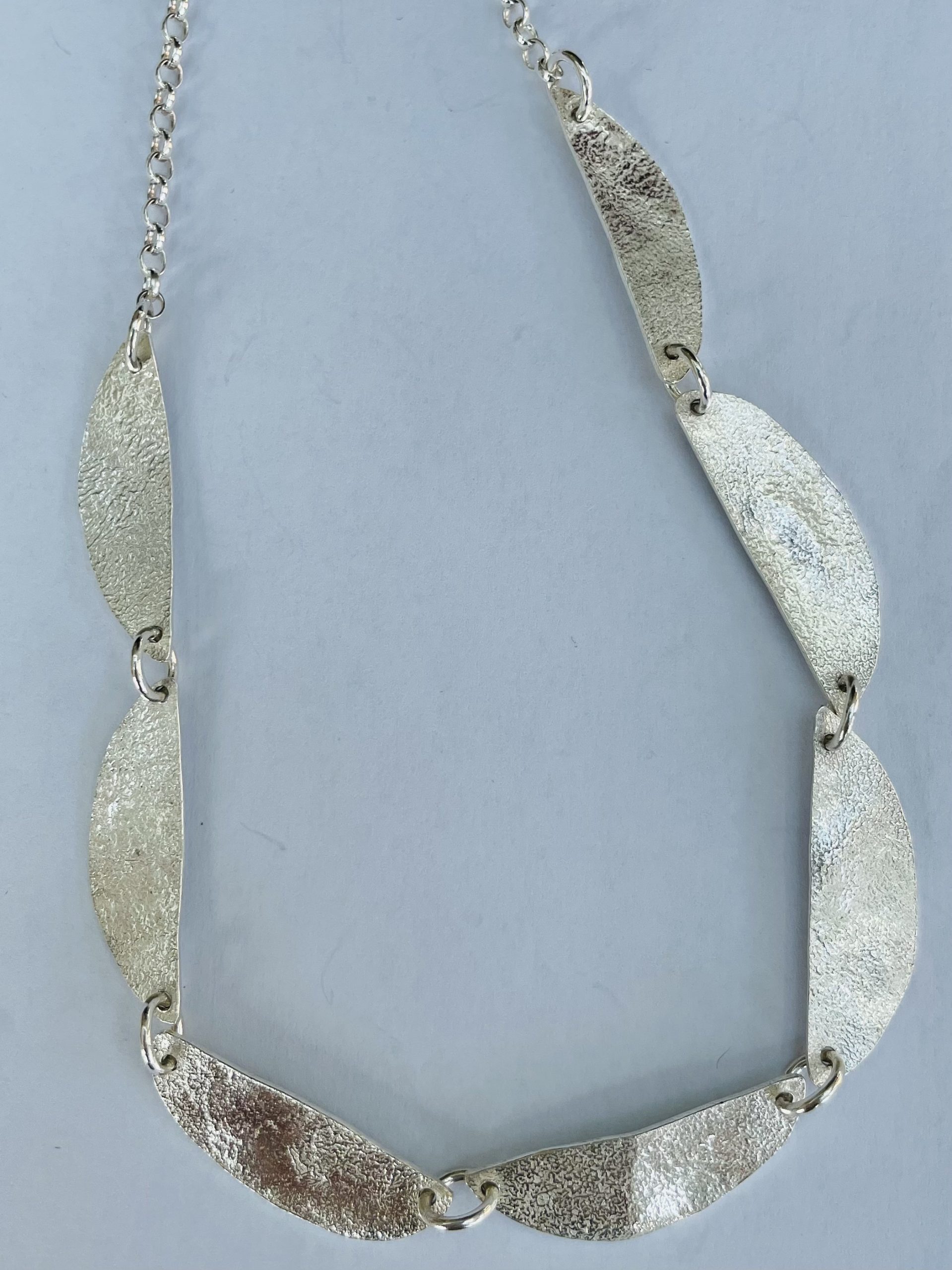 NP02. Reticulated half oval necklace - Image 2