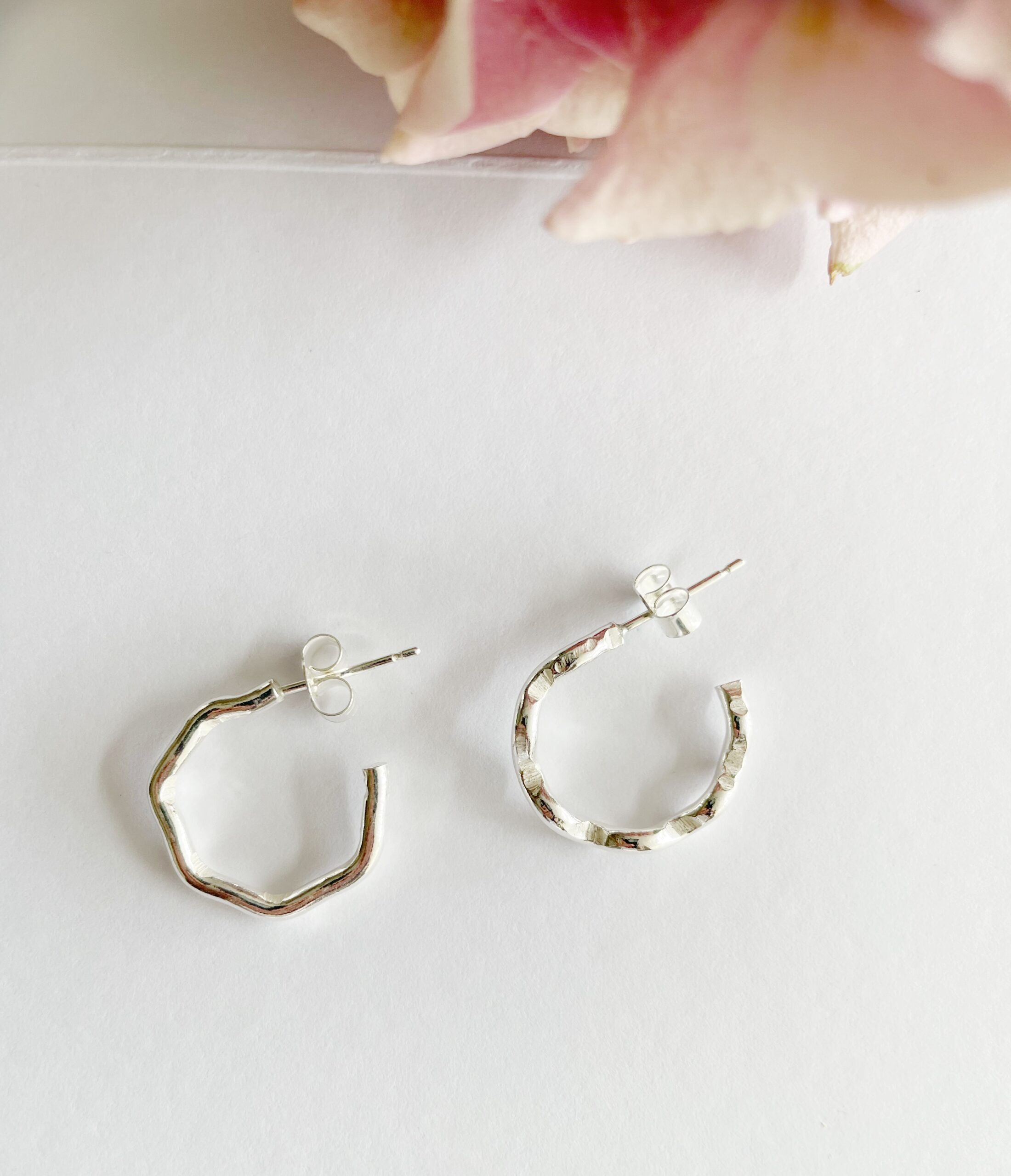 EA83. Wavy hoops - Image 2
