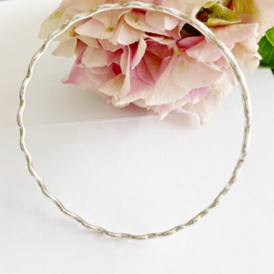 BA10. Wavy bangle